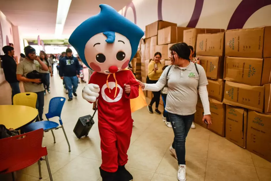Estudiantes del Telebachillerato Comunitario "Genaro Vázquez"