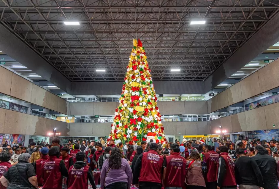 Encendido del árbol navideño 2025 en Palacio Municipal