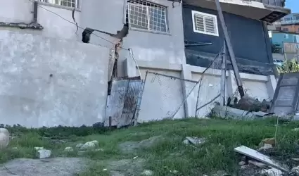 Deslave en colonia Libertad dej inhabitable una casa que en 62 aos no haba pr