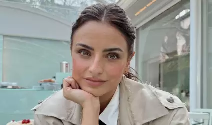 Aislinn Derbez