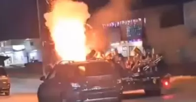 Explota camioneta con pirotecnia en Guanajuato