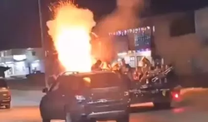 Explota camioneta con pirotecnia en Guanajuato