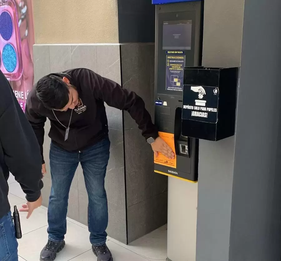 Clausuran estacionamientos de Plazas