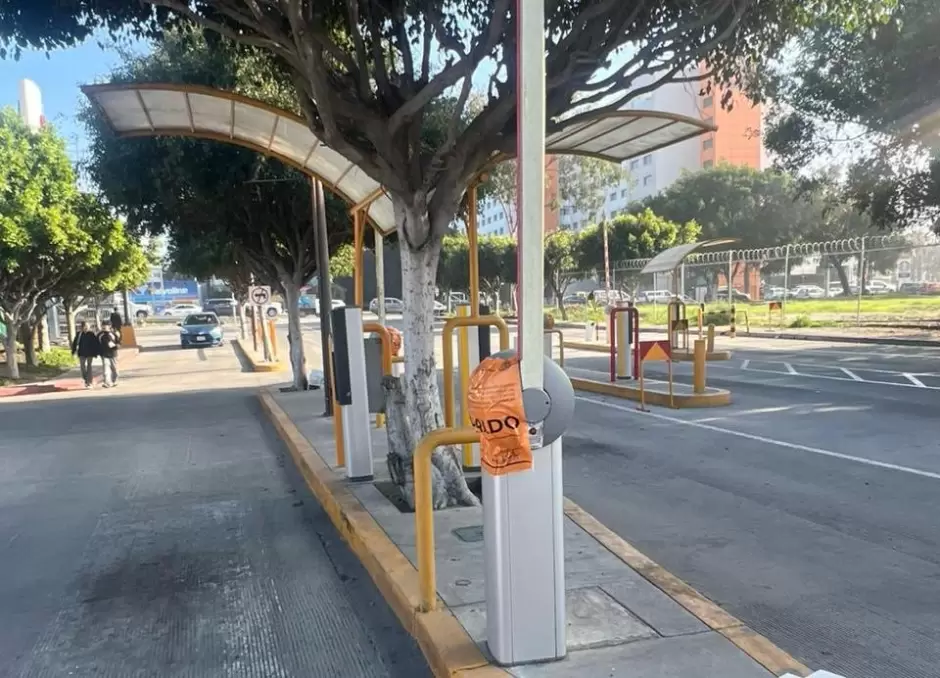 Clausuran estacionamientos de Plazas