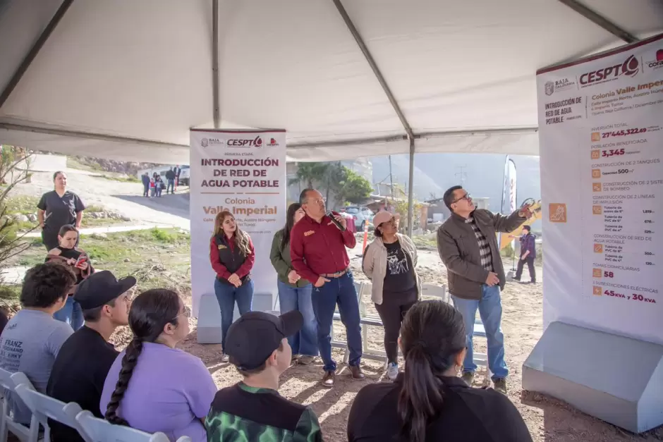 Introducción de red de agua potable en la colonia Valle Imperial