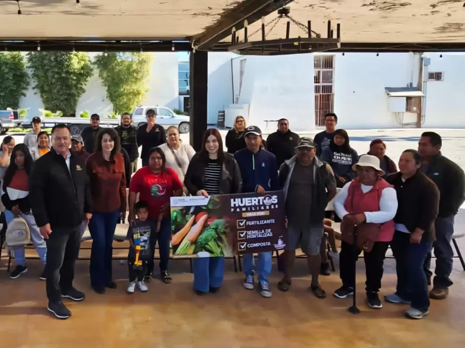 Entrega de paquetes de huertos familiares