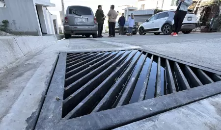 Vecinos de Tijuana exigen frenar descargas de aguas negras de lujoso edificio en