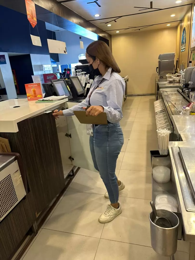 Verifican establecimientos en Baja California para una navidad segura