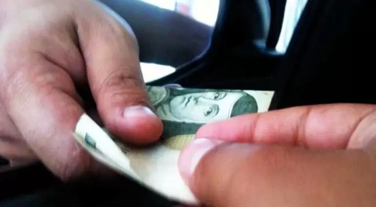 D�divas a polic�as tambi�n es delito