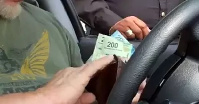 D�divas a polic�as tambi�n es delito