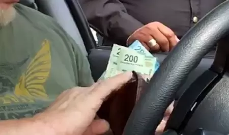 D�divas a polic�as tambi�n es delito