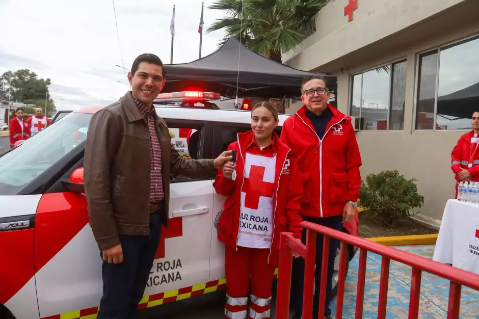 Gobierno de Tecate fortalece la atenci�n a emergencias con entrega de dos unidades a la Cruz Roja