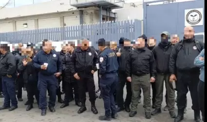 Oficiales de seguridad y custodia penitenciaria durante una manifestaci�n pac�fi