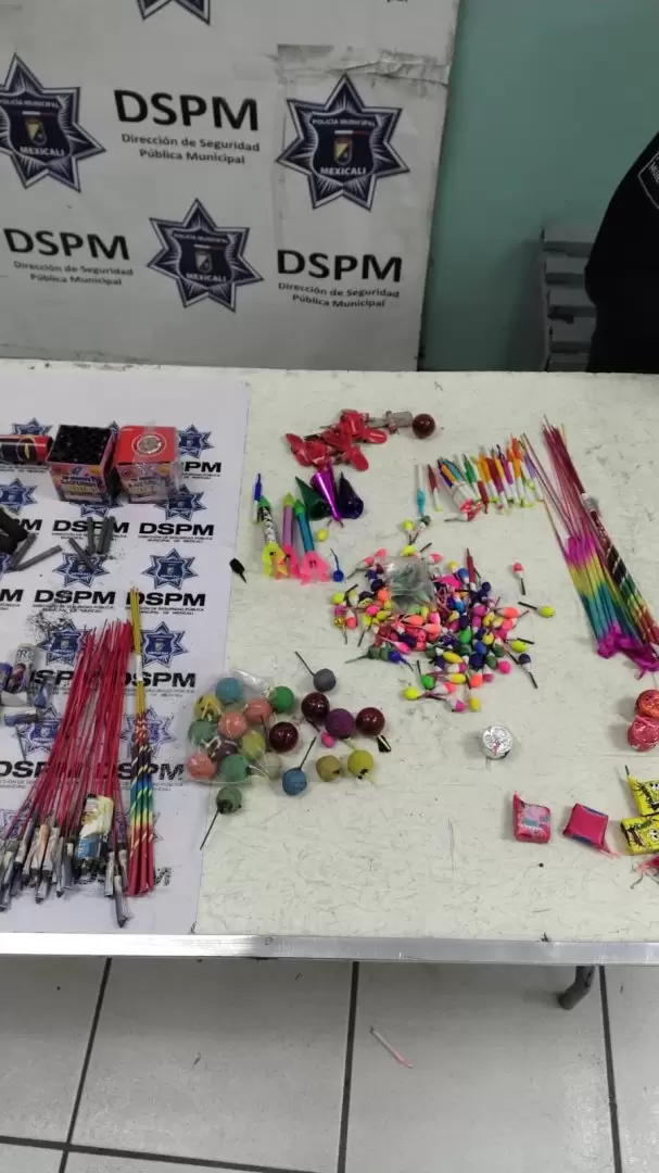 Polic�a Municipal detiene a hombre en posesi�n de pirotecnia