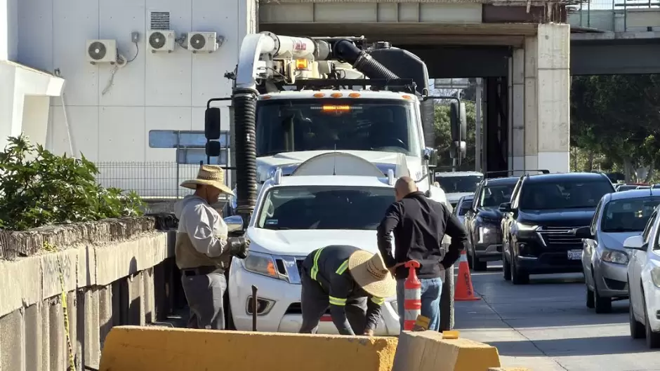 Nuevo socavón obliga al cierre parcial de la Vía Rápida Oriente