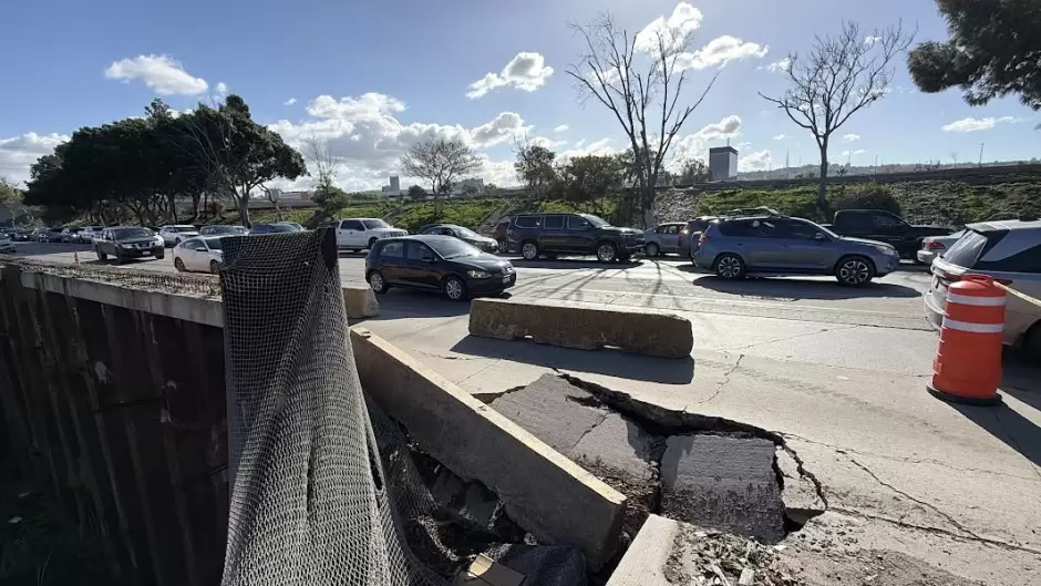 Nuevo socavón obliga al cierre parcial de la Vía Rápida Oriente