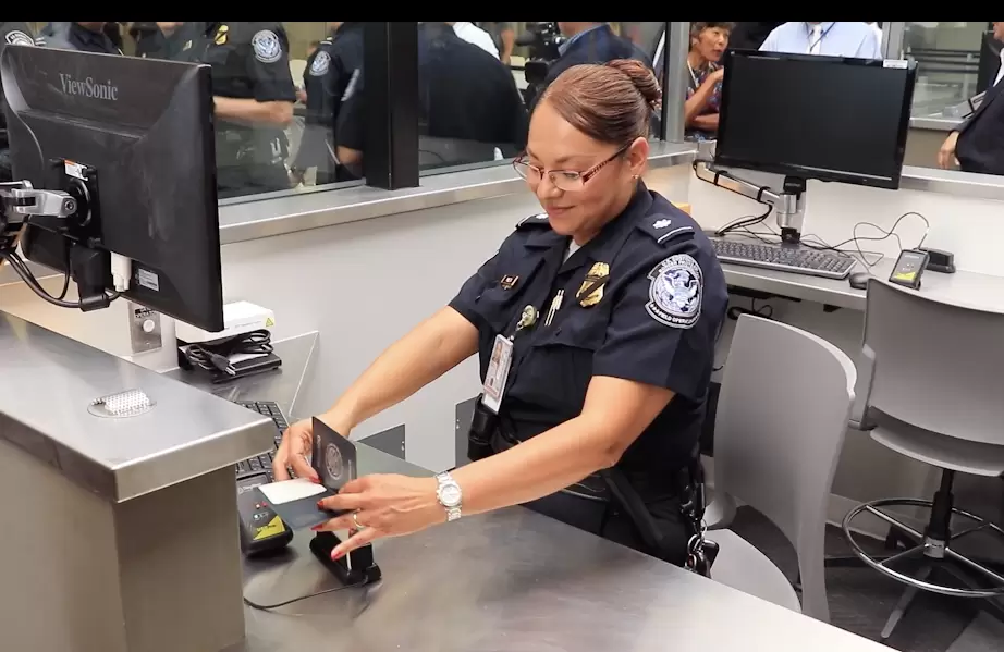 Habilitan cruce biométrico para estudiantes en la garita de San Ysidro