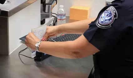 Habilitan cruce biom�trico para estudiantes en la garita de San Ysidro