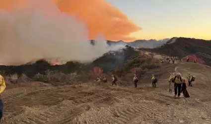 La Guardia Nacional de California ayud� en los incendios de Los �ngeles durante 