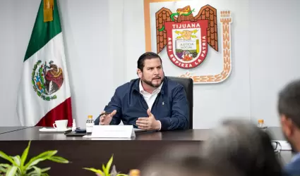 Se re�ne Ismael Burgue�o con secretaria de Turismo de BC y representantes de org