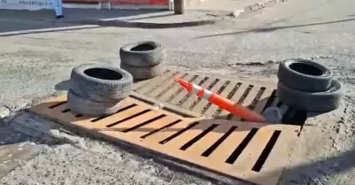 Denuncias que dos alcantarillas llevan abiertas y sin reparaci�n m�s de 5 meses