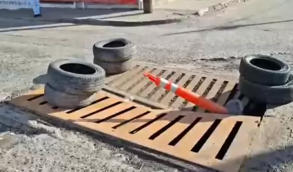 Denuncias que dos alcantarillas llevan abiertas y sin reparaci�n m�s de 5 meses