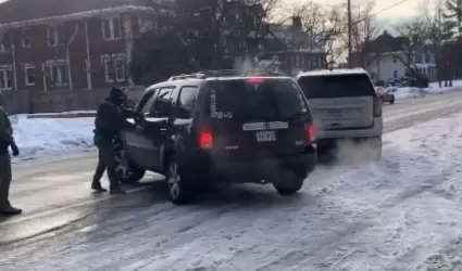 Agentes del ICE matan a una mujer en Minneapolis