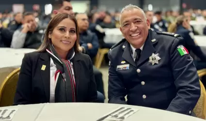 Reconocen a polic�as municipales de Ensenada