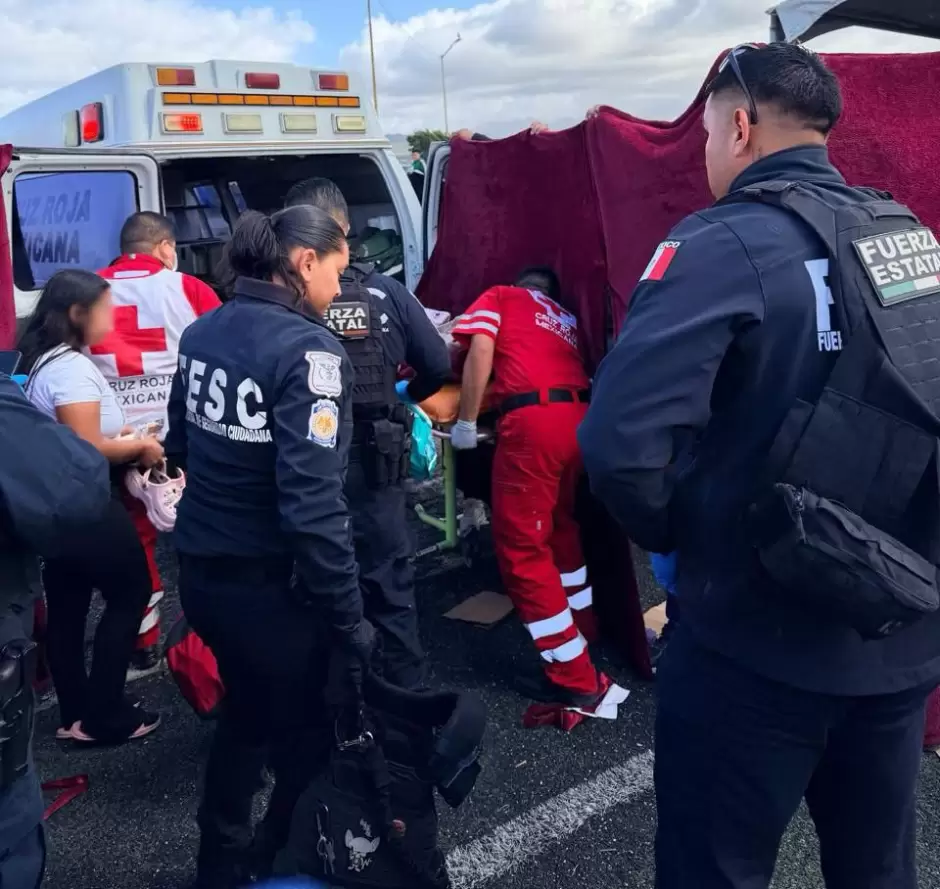 Agentes de la FESC auxilian a mujer en labor de parto en Ensenada