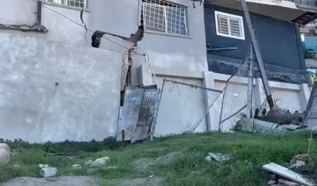 Deslizamiento de tierra que afectar�a 500 viviendas en colonia Libertad