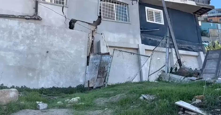 Deslizamiento de tierra que afectar�a 500 viviendas en colonia Libertad