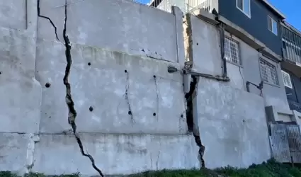 Deslizamiento de tierra que afectar�a 500 viviendas en colonia Libertad