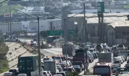 Inician cierre total de carriles en la V�a R�pida Poniente por reparaci�n de soc