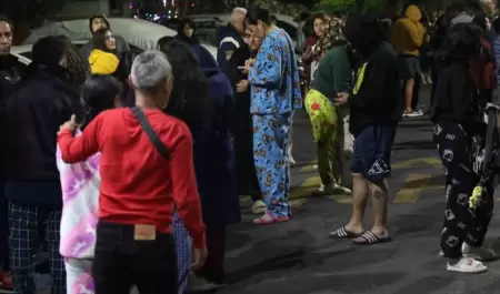 Esta madrugada se activ� la alarma s�smica y cientos de capitalinos salen de sus