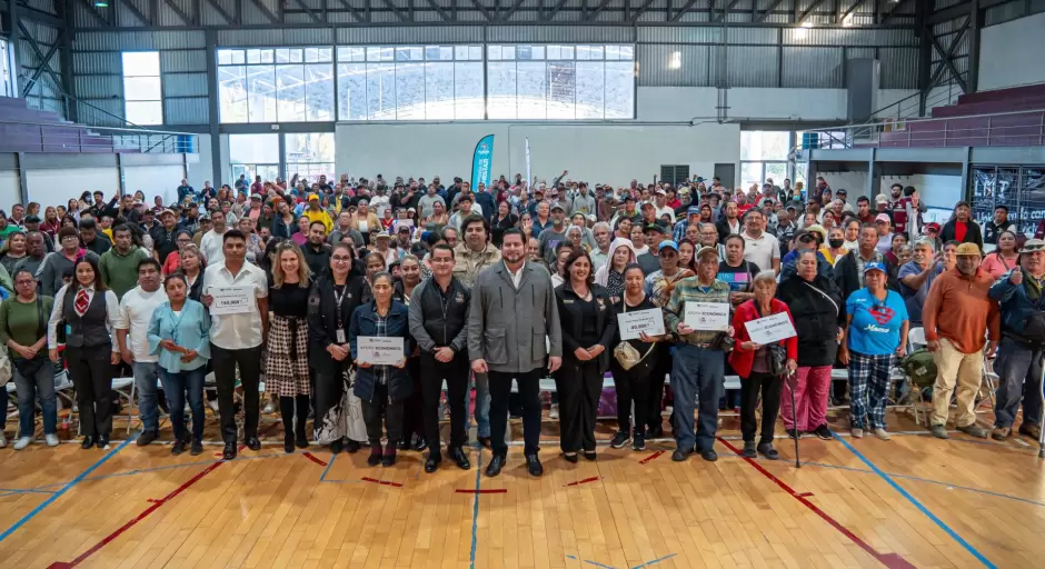 Entrega de apoyos econ�micos