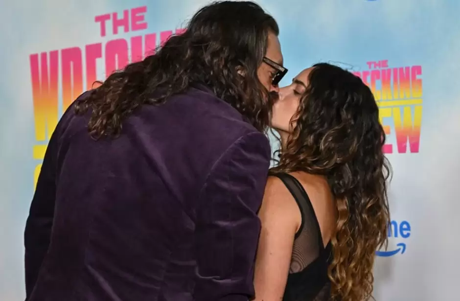 Jason Momoa y Adria Arjona.