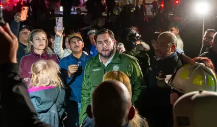 Atiende Ismael Burgue�o a familias afectadas por incendio en Rancho Las Flores