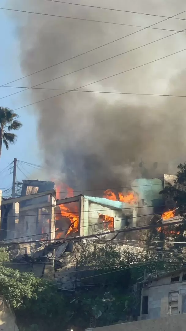 Incendio consume al menos dos viviendas en la colonia La Presa Abelardo L. Rodr�guez