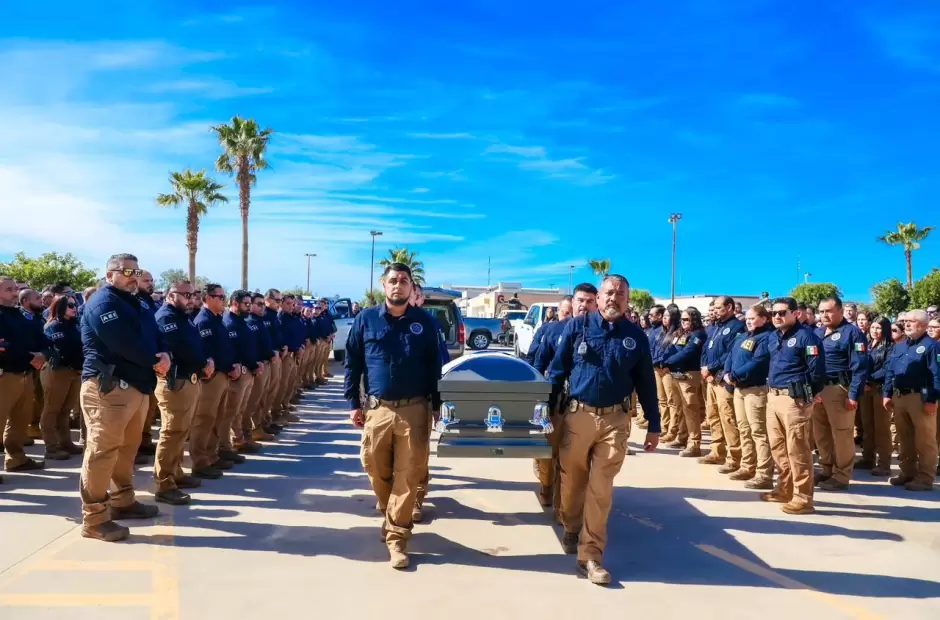 Honras f�nebres en memoria del subcomandante operativo de la AEI en Ensenada, Israel Ortiz Castillo