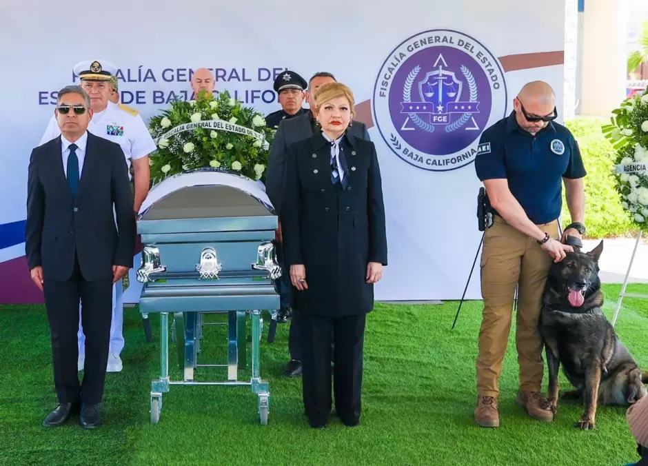 Honras f�nebres en memoria del subcomandante operativo de la AEI en Ensenada, Israel Ortiz Castillo