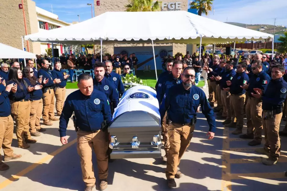 Honras f�nebres en memoria del subcomandante operativo de la AEI en Ensenada, Israel Ortiz Castillo