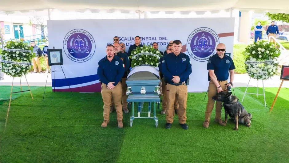 Honras f�nebres en memoria del subcomandante operativo de la AEI en Ensenada, Israel Ortiz Castillo