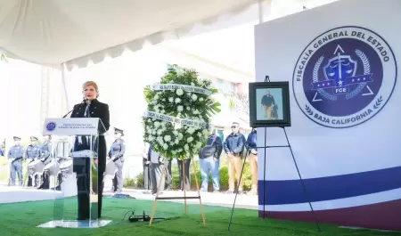 Honras f�nebres en memoria del subcomandante operativo de la AEI en Ensenada, Is