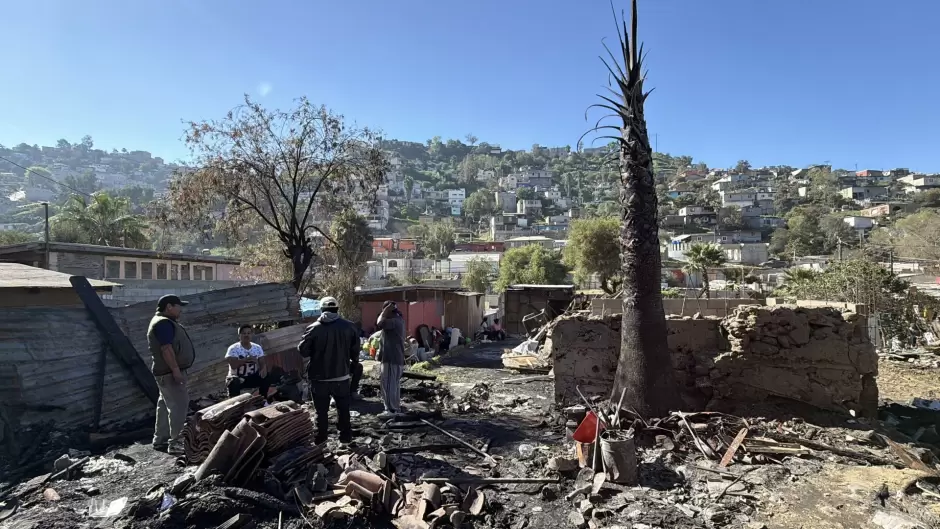 Familias damnificadas por incendio en Rancho Las Flores comienzan la reconstrucci�n