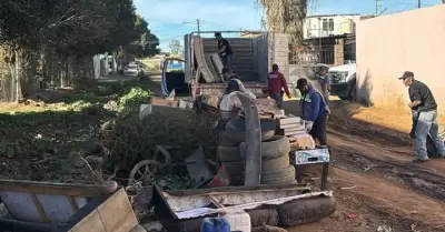 Jornada de recolecci�n de basura de traspatio a familias de Popular Todos Santos