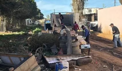 Jornada de recolecci�n de basura de traspatio a familias de Popular Todos Santos