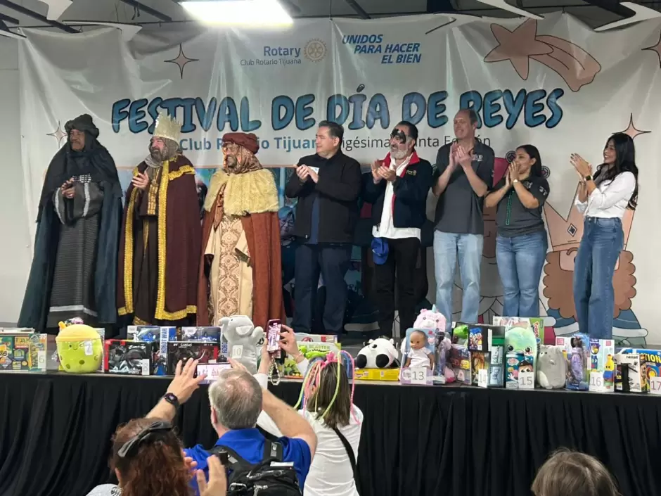 Celebran a menores del CAM el D�a de Reyes