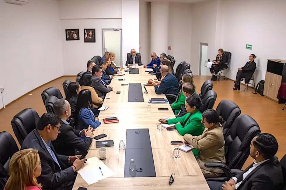 Acercamiento con gremios de abogados