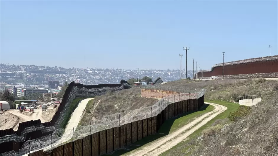 Frontera muro fronterizo