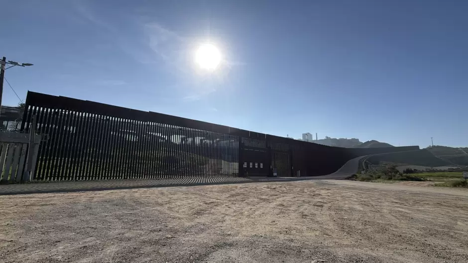 Frontera muro fronterizo